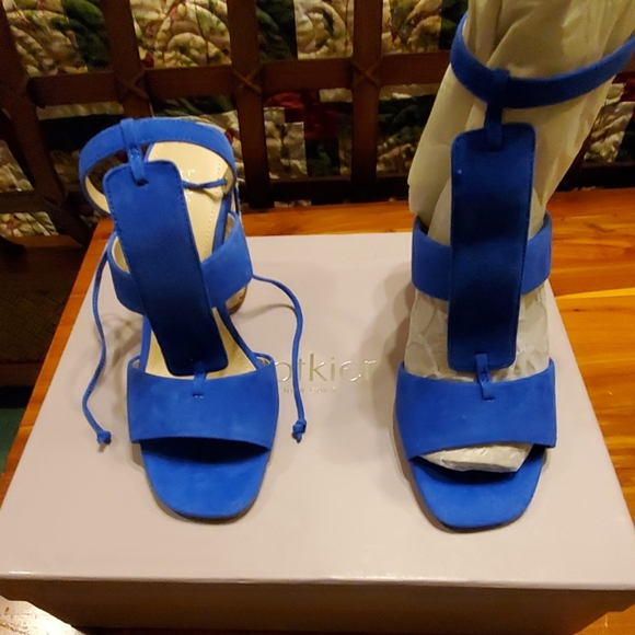 SHOES - Picture 1 of 7